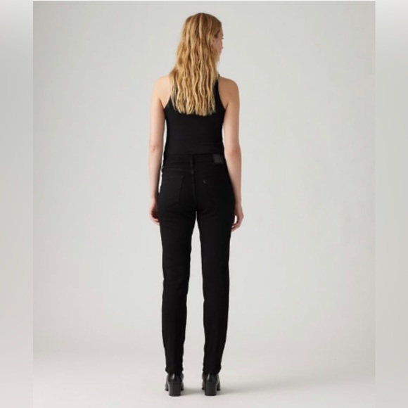 Levi’s Womens Soft Black Classic Straight Jeans - Picture 9 of 11